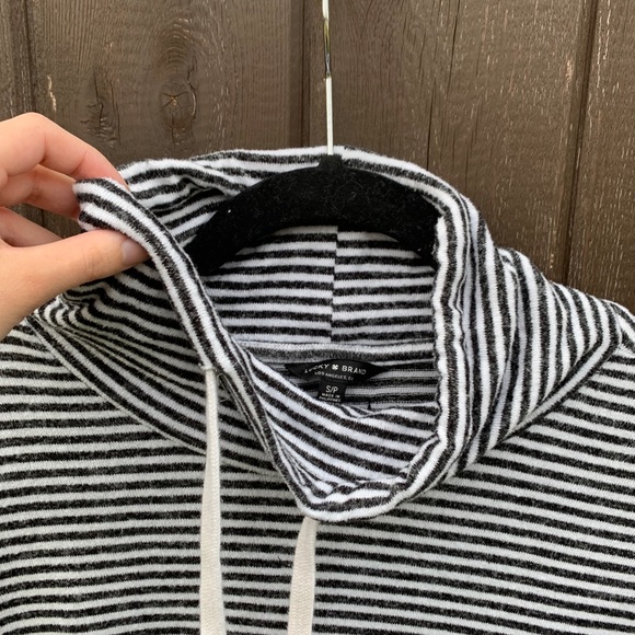 Lucky Brand black and white stripped sweatshirt🖤 - Picture 2 of 4